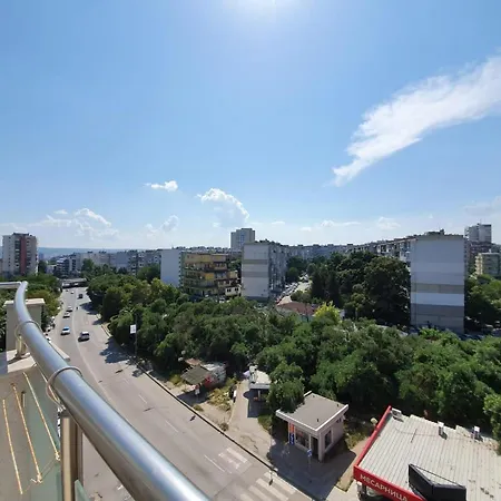 Luxury Three Bedroom Apartment-