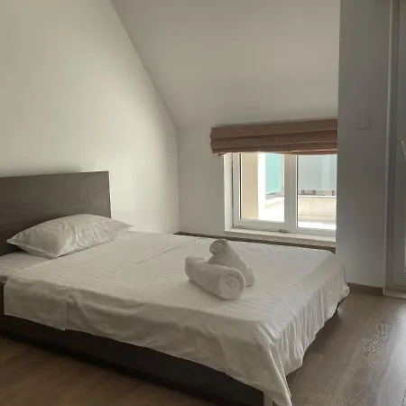 Luxury Three Bedroom Apartment-