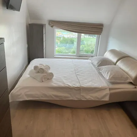 Apartament Luxury Three Bedroom Apartment-